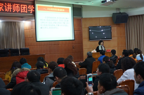 5.杨锐在做学术报告.JPG