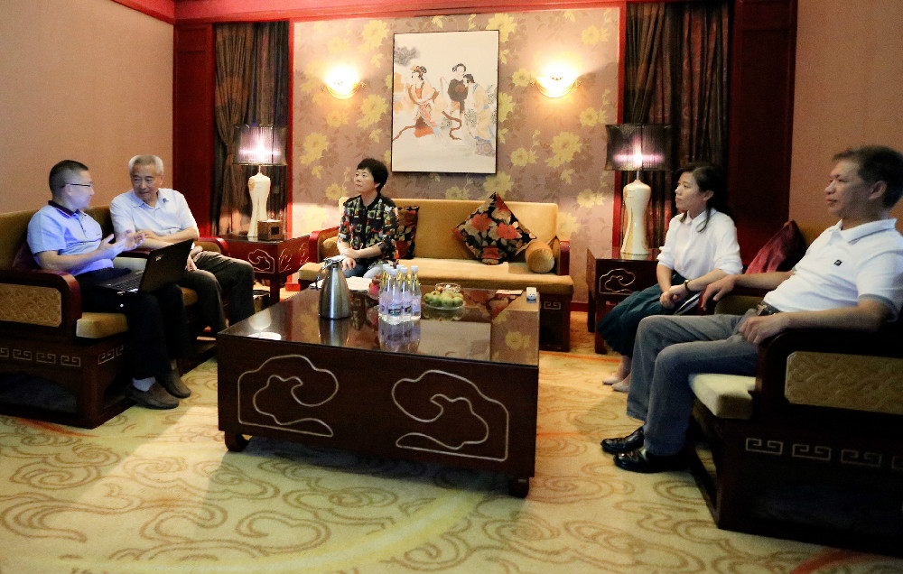 2017092010395804.jpg 座谈第四人民医院自闭症学科建设.jpg