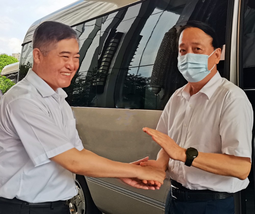 2022021717412707.jpg 武维华主席与邹自景书记亲切握手.jpg